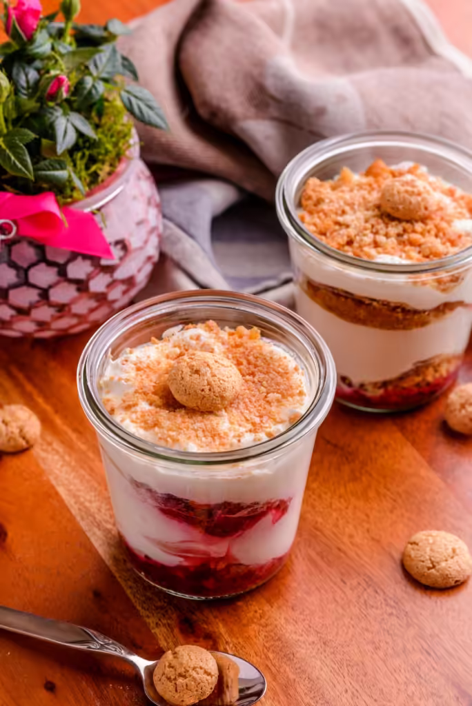 Elkészült házi joghurt ,friss gyümölccsel