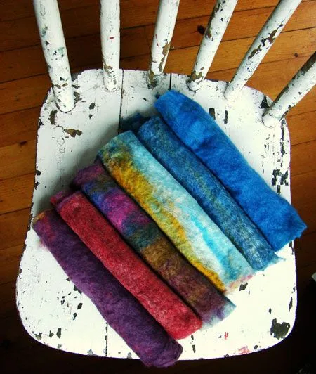 Színes nemez darabok