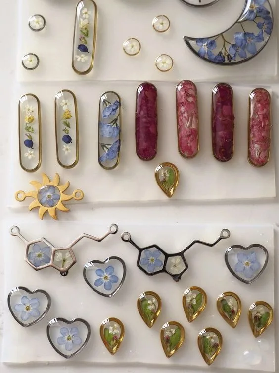 Préselt virág ékszerek