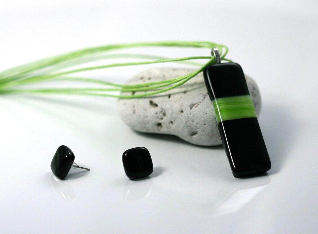 Üveg ékszer nyaklánc és fülbevaló