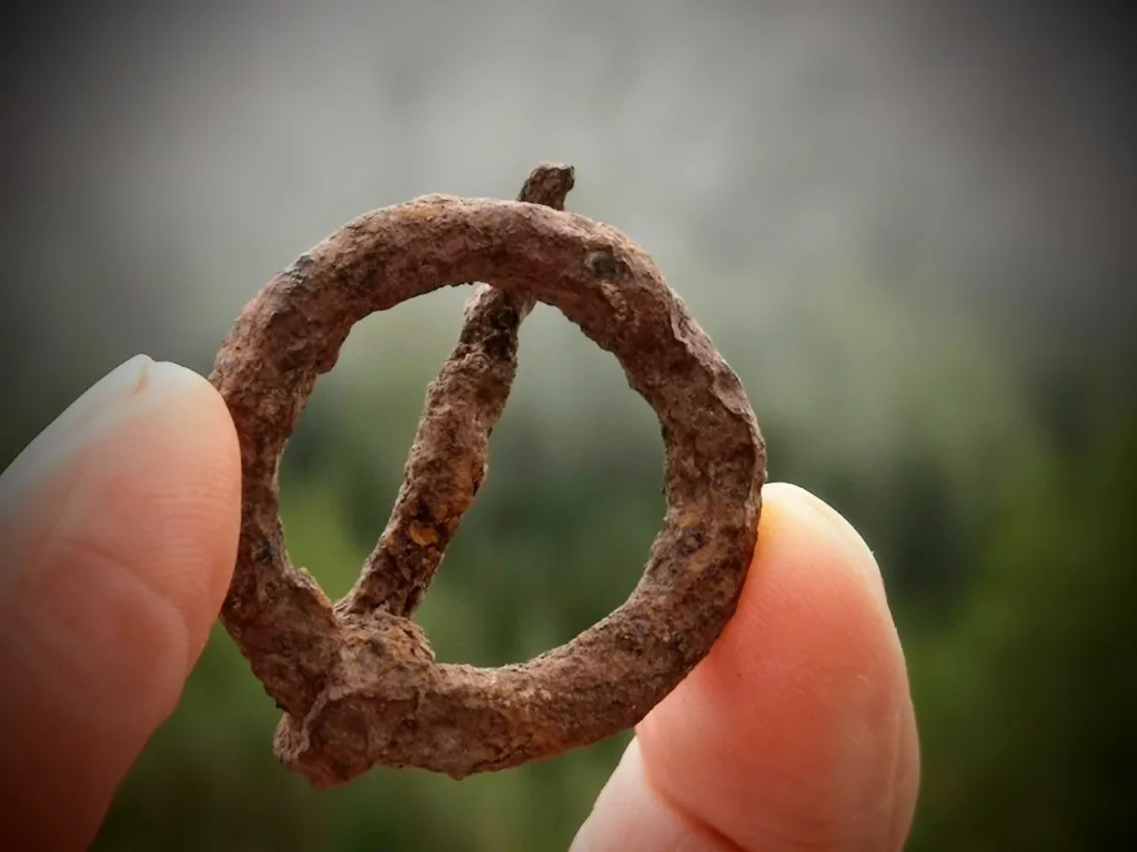 Fémdetektorozás közben talált lelet.