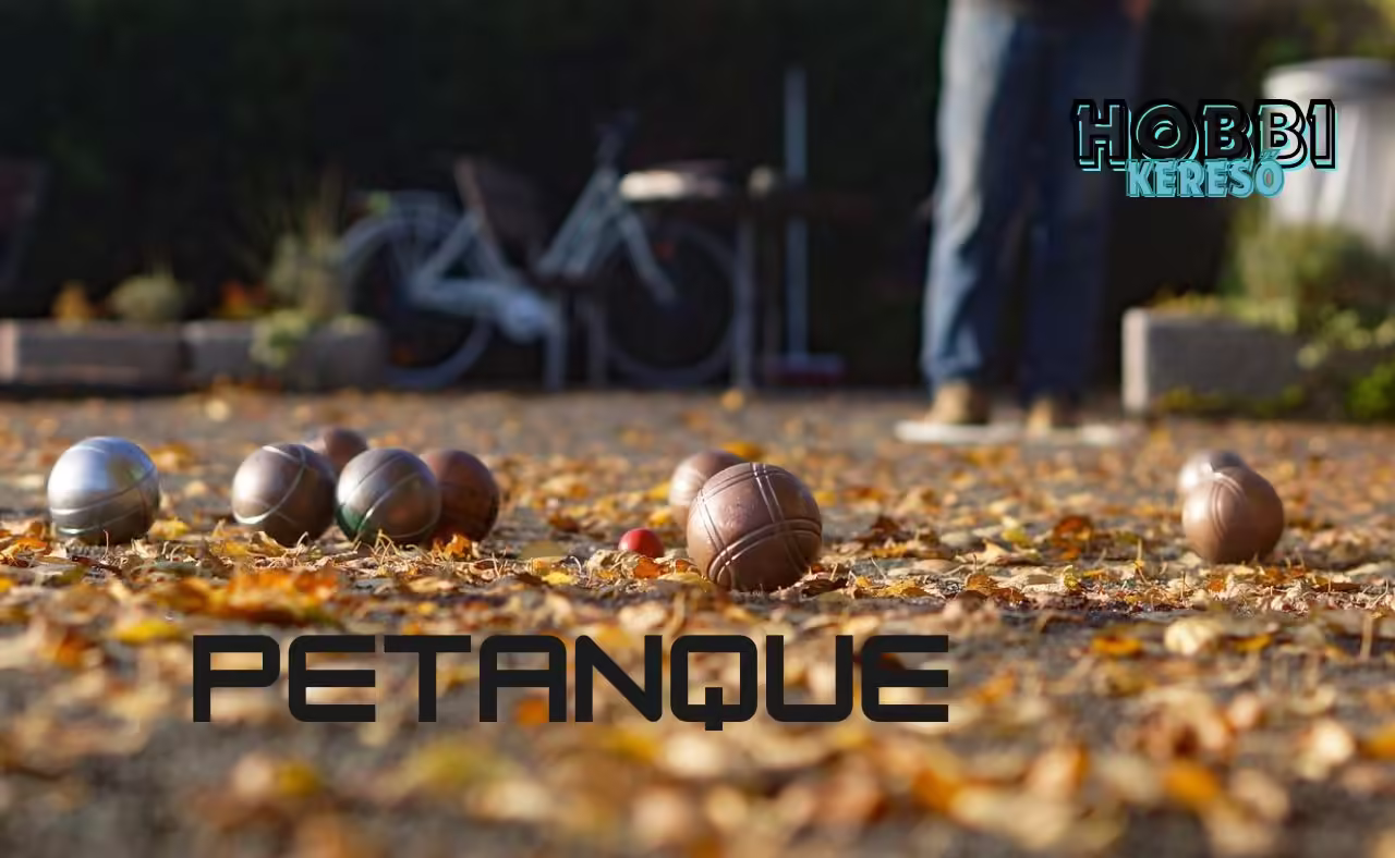 Petanque golyók, őszi falevelek között